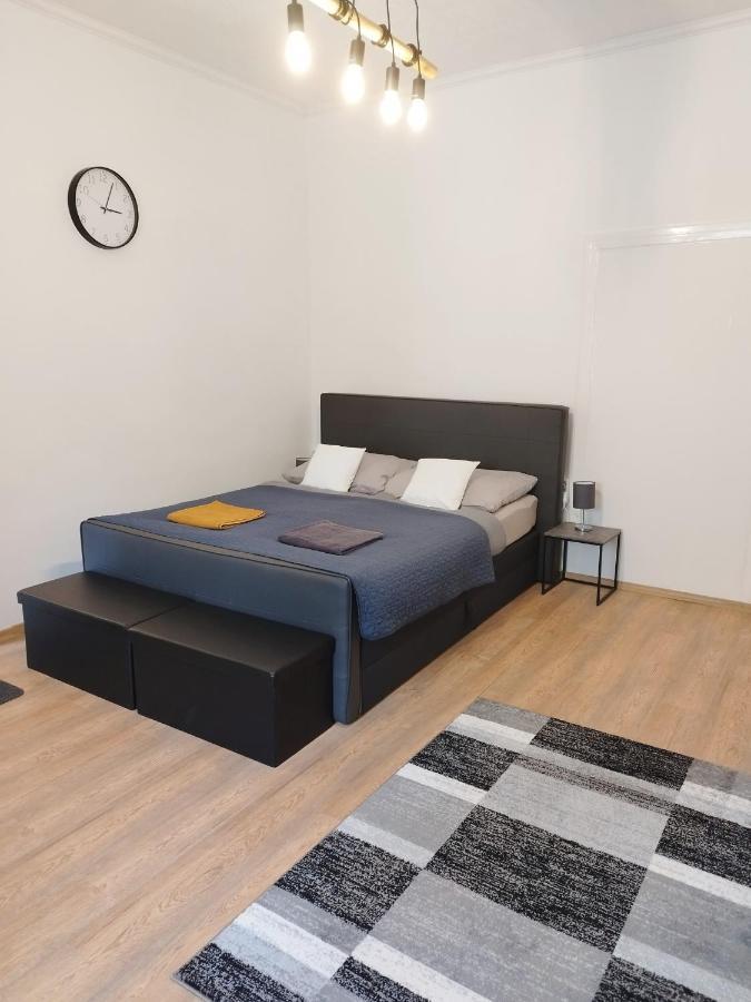 Holling Apartman Fertoboz Ngoại thất bức ảnh