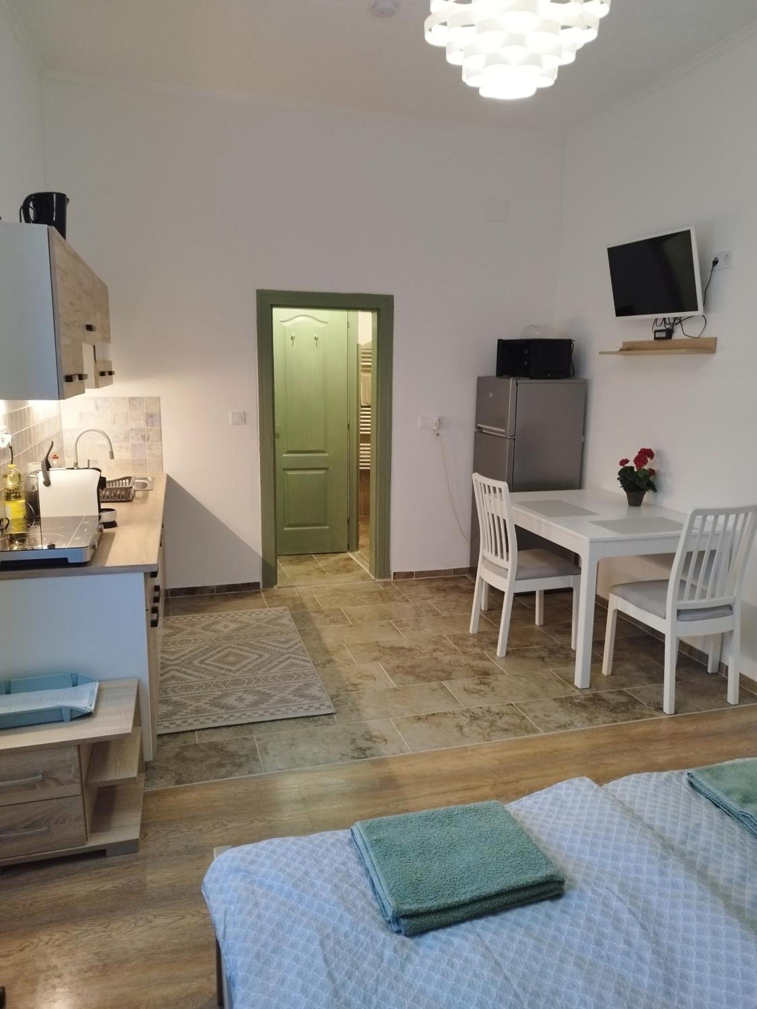 Holling Apartman Fertoboz Ngoại thất bức ảnh